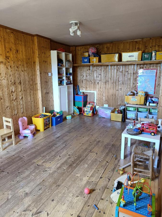 Y Doc At World Horizons Community Hub Vandrarhem Llanelli Exteriör bild