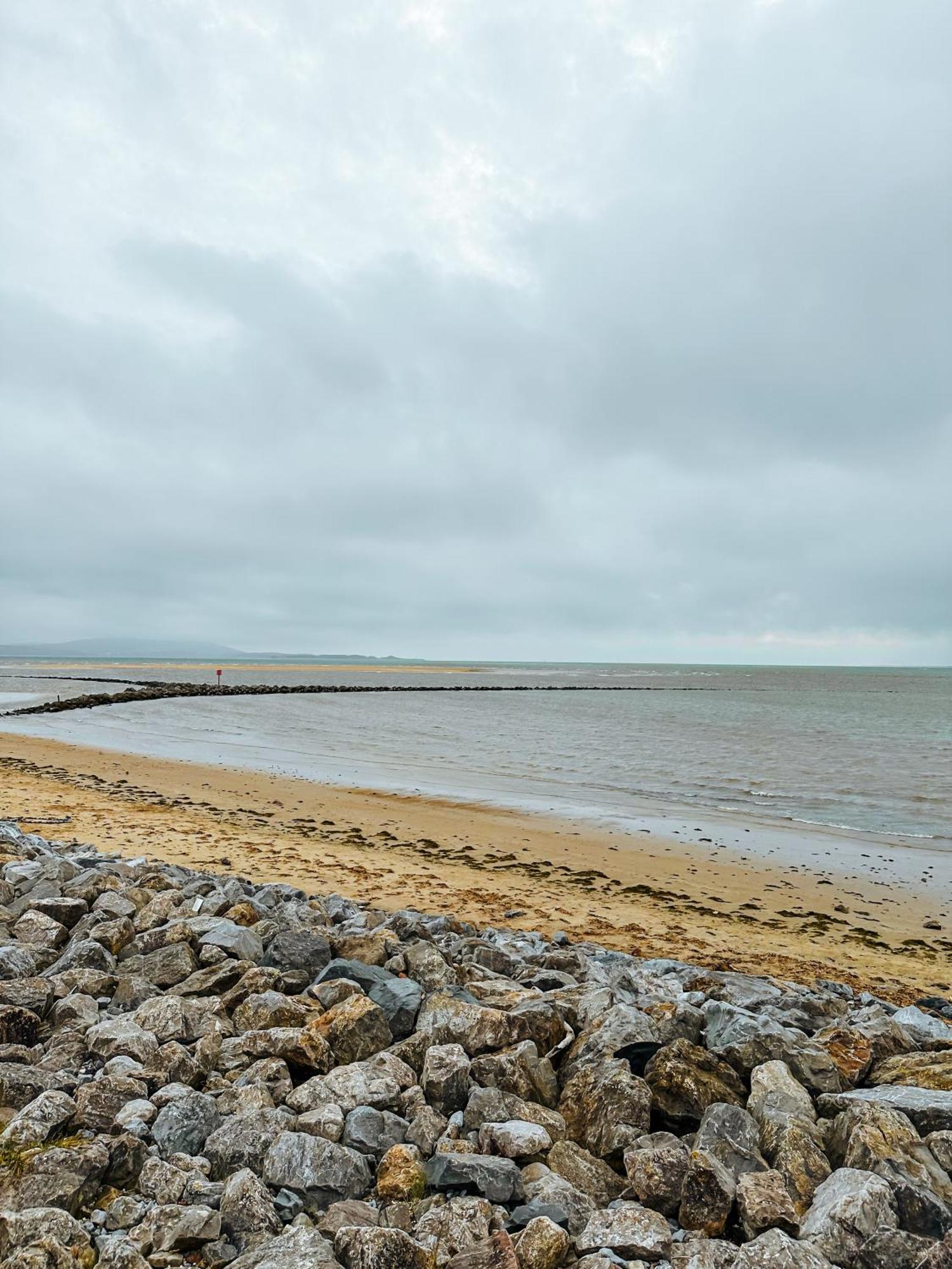 Y Doc At World Horizons Community Hub Vandrarhem Llanelli Exteriör bild